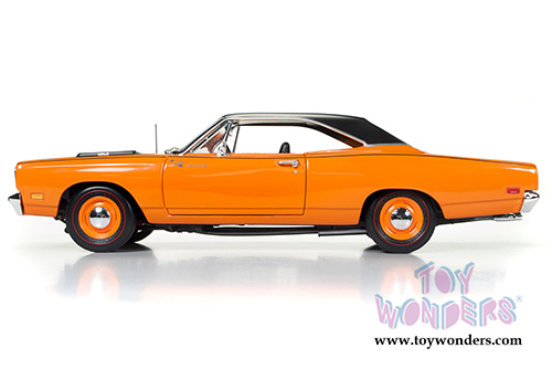 Auto World - American Muscle | Plymouth Road Runner Hard Top Looney Tunes™ 50th Anniversary (1969, 1/18 scale diecast model car, Omaha Orange) AMM1131