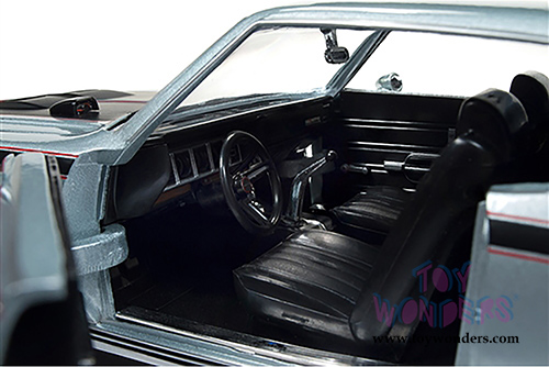 Auto World American Muscle - Buick® GSX™ Hard Top (1971, 1/18 scale diecast model car, Platinum Mist) AMM1138