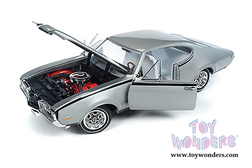 Auto World - American Muscle | Oldsmobile® Cutlass™ Hurst/Olds Hard Top Class of  '68 (1968, 1/18 scale diecast model car, Silver/Black) AMM1143