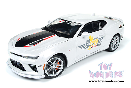 Auto World - Muscle Cars USA |  Chevy® Camaro® SS™ Indy 500 Pace Car Hard Top (2017, 1/18 scale diecast model car, White) AW236