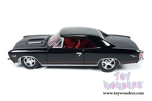 Auto World - Chevy Chevelle SS Hard Top (1967, 1/24 scale diecast model car, Tuxedo Black) AW24006