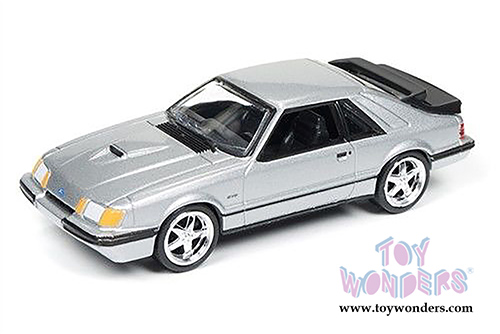 Auto World - Deluxe Series Ford Mustang SVO (1984,1/64 scale diecast model car, Silver) AW64051/24A
