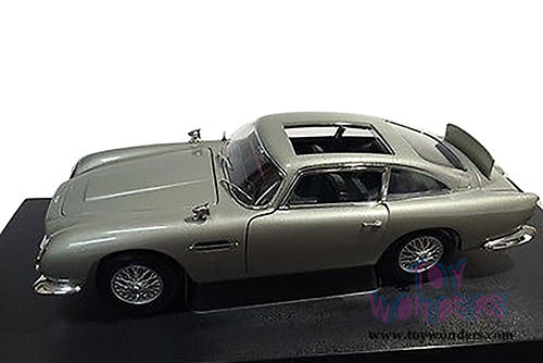 Mattel Hot Wheels - James Bond's Goldfinger Aston Martin DB5 Hard Top (1/18 scale diecast model car, Silver) CMC95
